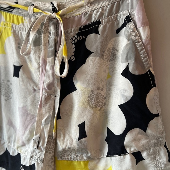 Diane von Furstenberg Floral Silk Shorts 2 - Picture 3 of 16
